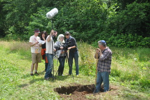 filmmaking 2011 - gravedigging longer shot with actor everyone negotiating
